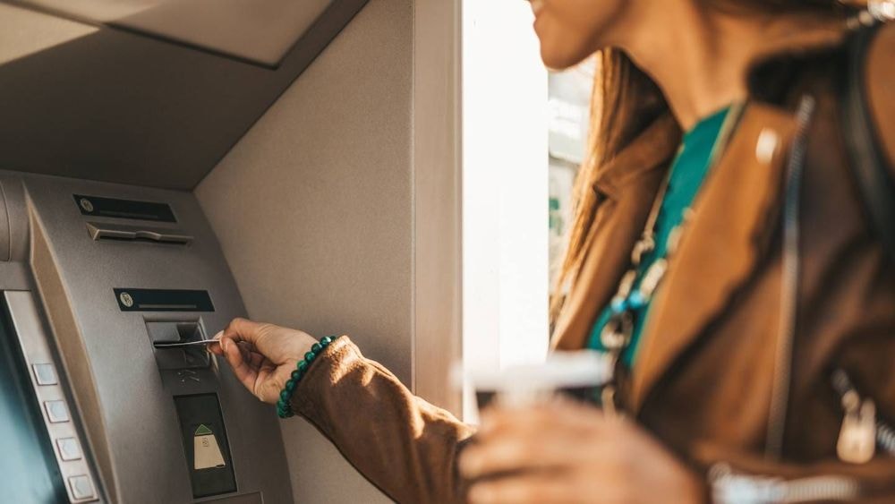 Carte bancaire : comment échapper aux frais très élevés chez Banque Populaire Aquitaine Centre Atlantique