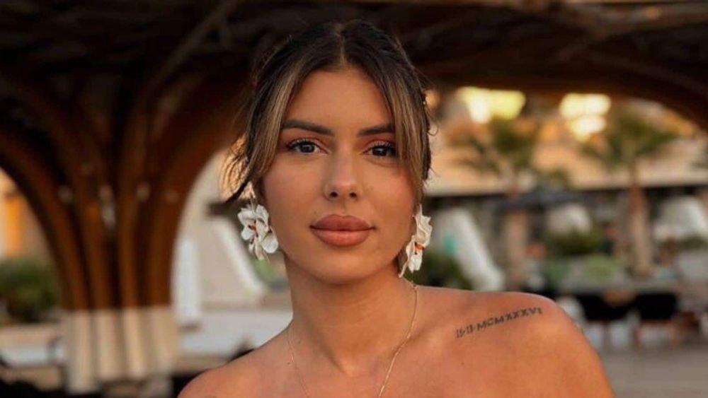 Sarah Lopez : elle dévoile les messages violents reçus depuis l'annonce de sa grossesse, "je te plante !"
