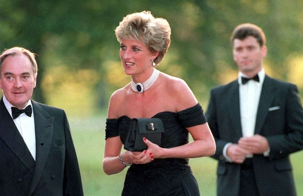 Pourquoi la robe portée par Lady Di au Musée Grévin reste-t-elle aussi iconique ?