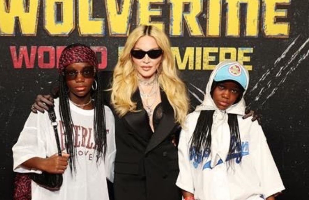 Madonna : cette rare apparition sur tapis rouge avec ses jumelles Estere et Stella