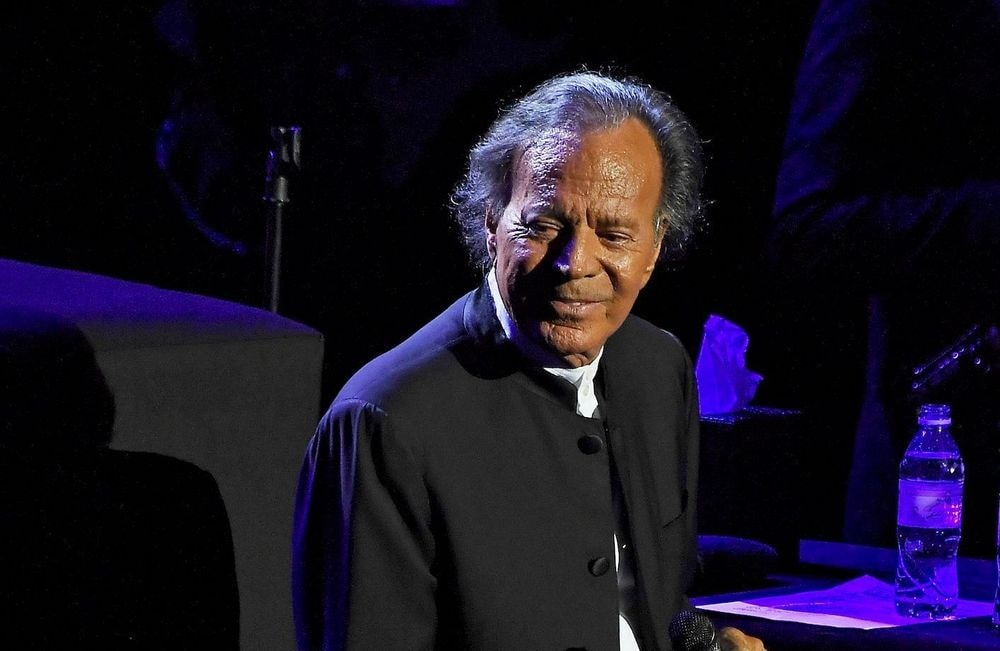 Julio Iglesias : accusé d'agressions sexuelles, il sort du silence