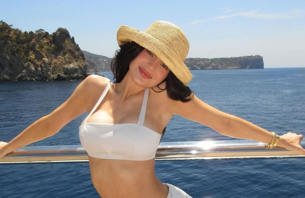 Kylie Jenner : elle adopte le Bambola, le nouveau sac de Jacquemus