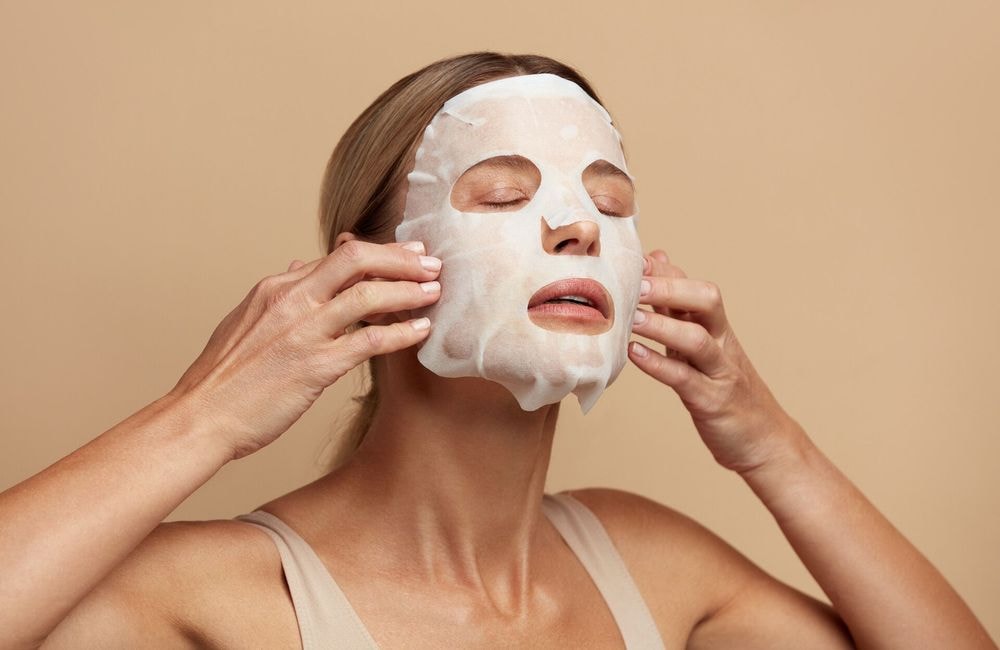 Les masques au collagène sont-ils réellement efficaces ? Une experte répond