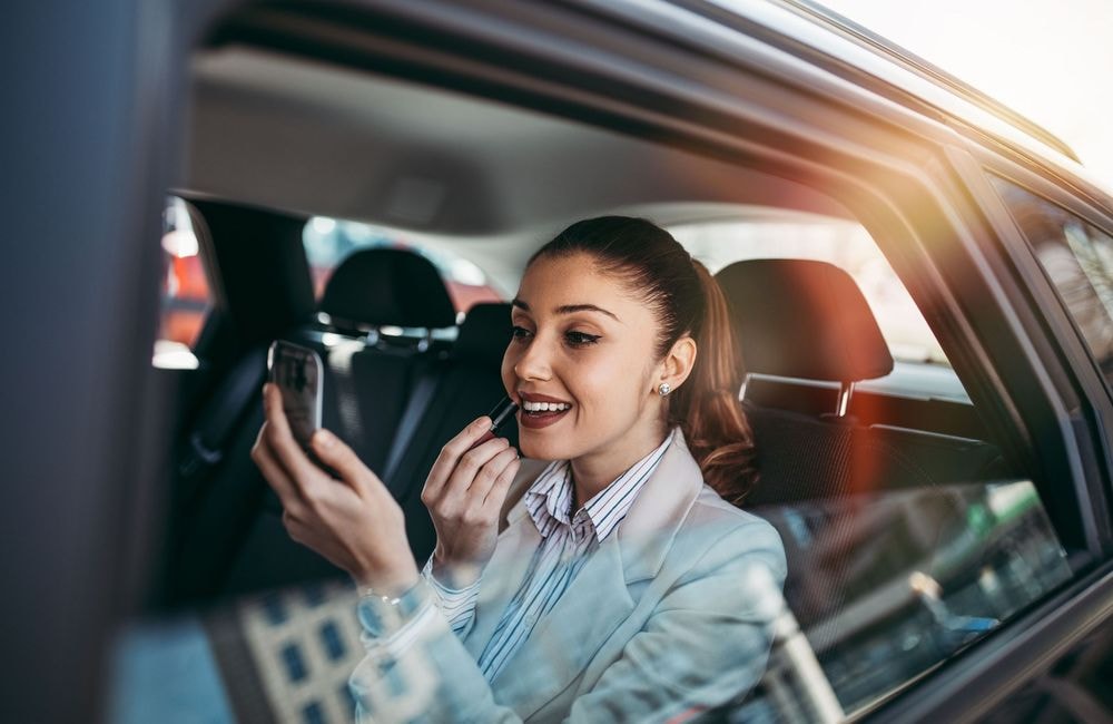 Top 5 des objets de beauté (loufoques) les plus oubliés à l’arrière d’un Uber
