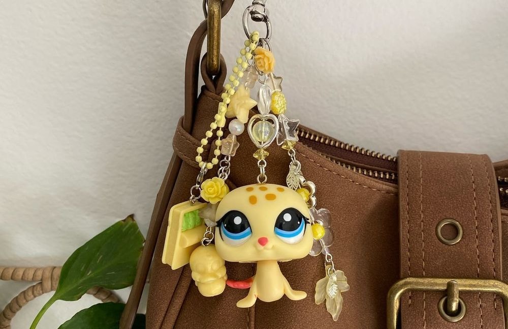 On ne l’avait pas vu venir : ces jouets de notre enfance deviennent nos accessoires de mode préférés