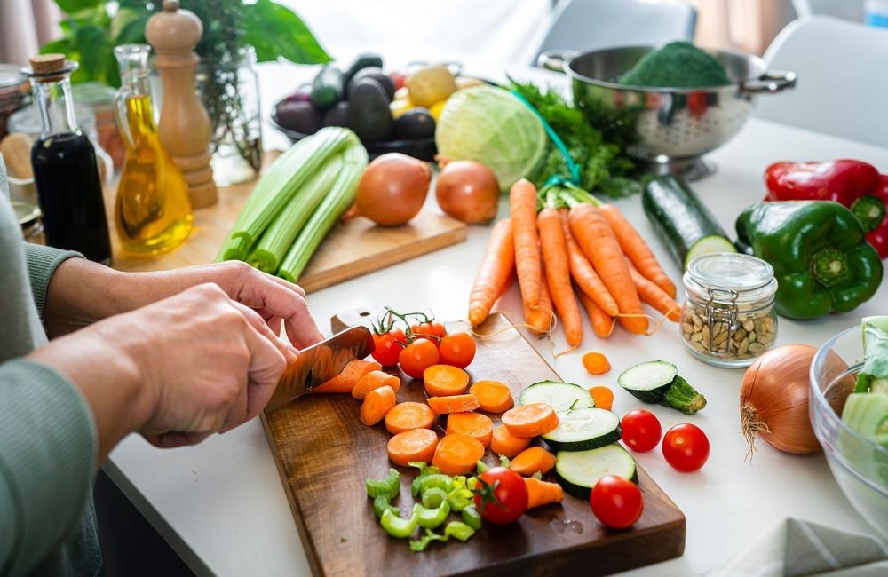 Cette erreur fréquente que tout le monde fait en préparant ses légumes (et qui favorise les bactéries)