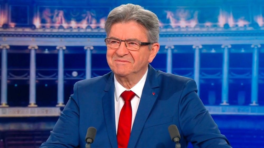 Jean-Luc Mélenchon en colère contre un journaliste de Quotidien : “Foutez-moi la...