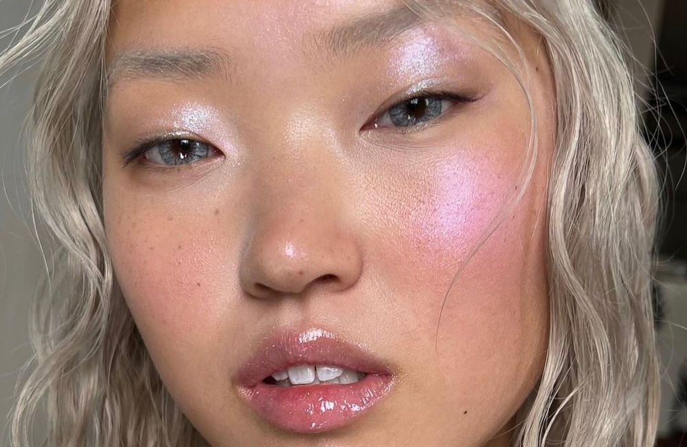 Chrome makeup : la tendance métallique la plus désirable de la saison