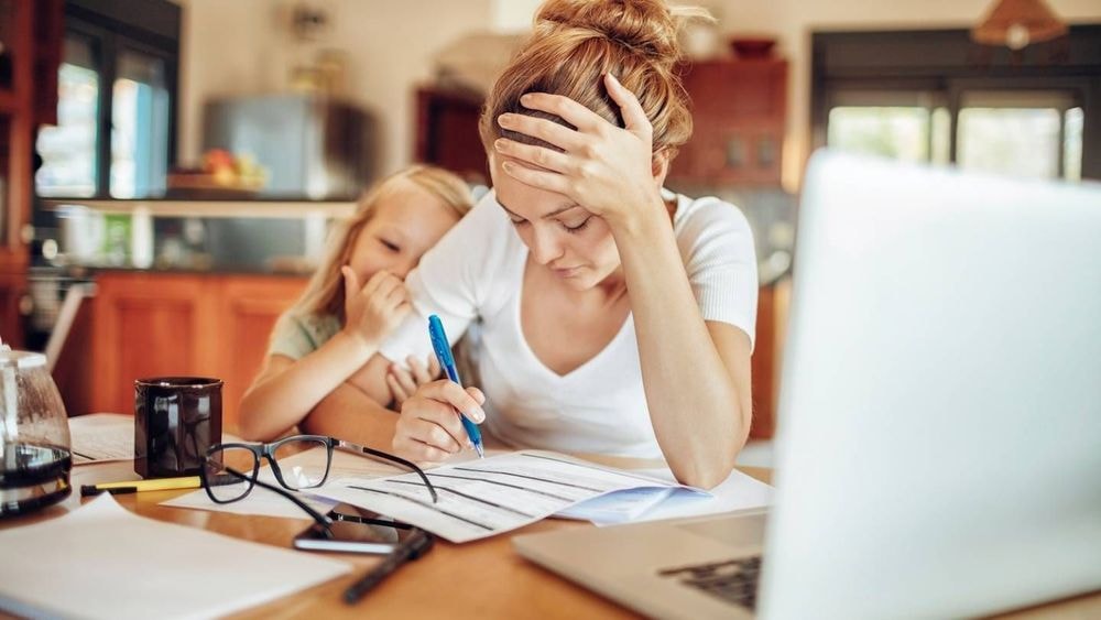 Argent : « Les femmes ont moins le sentiment de propriété que les hommes », 60 ans après le droit d'ouvrir un compte bancaire