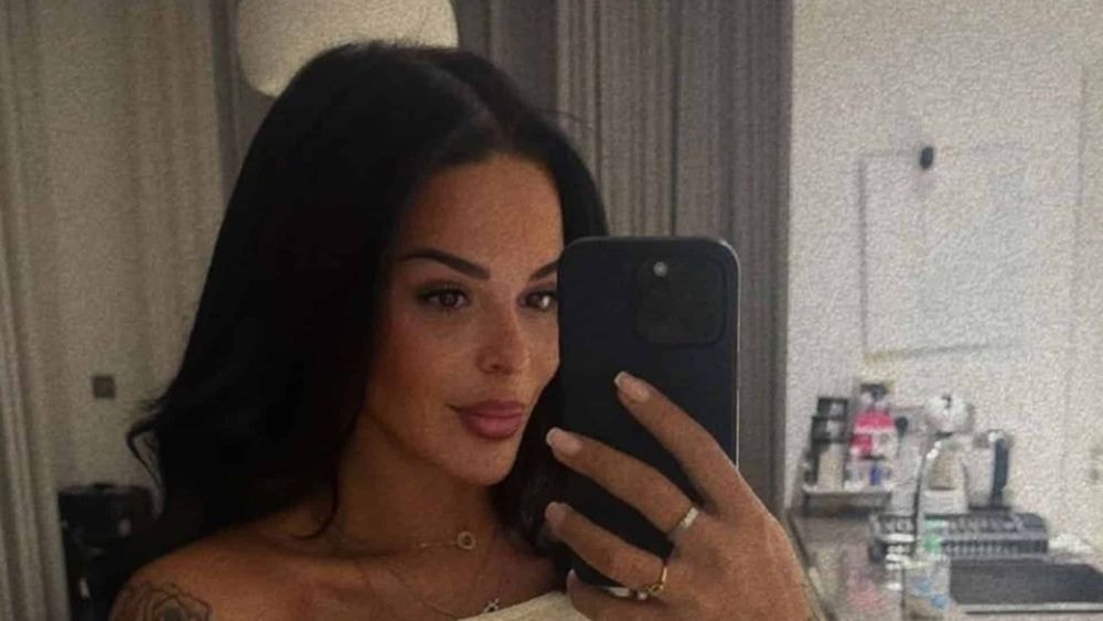 "Une histoire rocambolesque" : Sarah Fraisou accusée de mentir sur les cadeaux de son chéri, la vidéo qui fait le buzz, regardez !