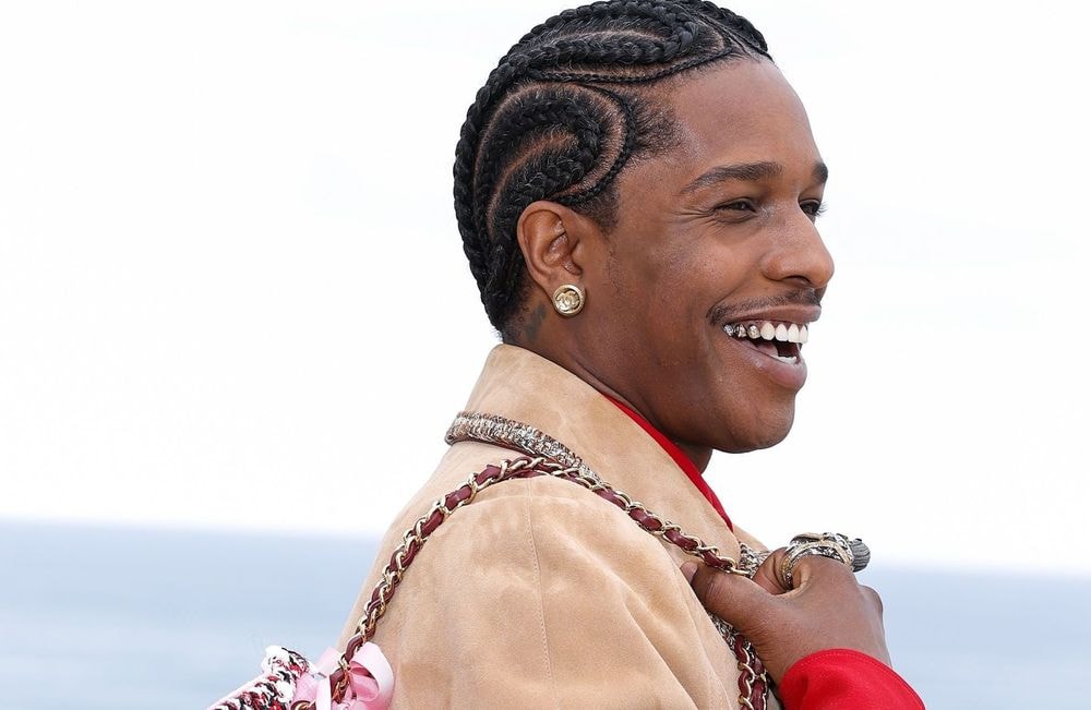 Avec ce détail adorable sur son sac, A$AP Rocky fait un clin d'œil à sa fille au défilé Chanel