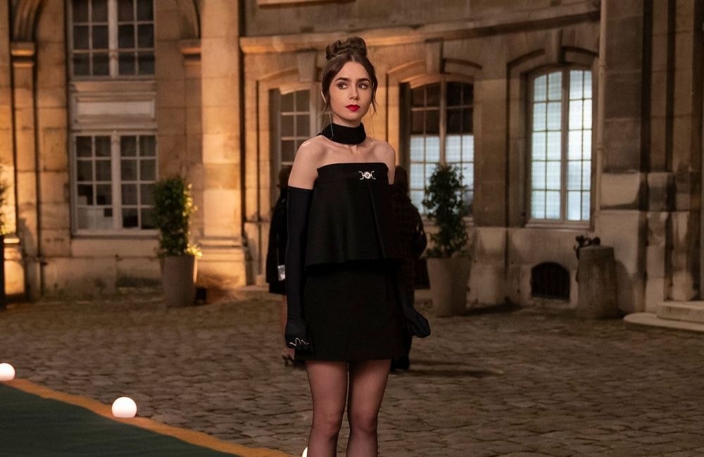En 2025, « Emily in Paris » se réinvente en défilés de mode (payants) où les pièces seront à vendre