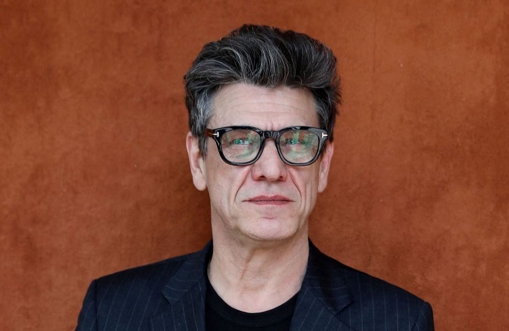 « C'était plus fort que moi » : Marc Lavoine répond aux critiques sur son idylle avec Adriana Karembeu