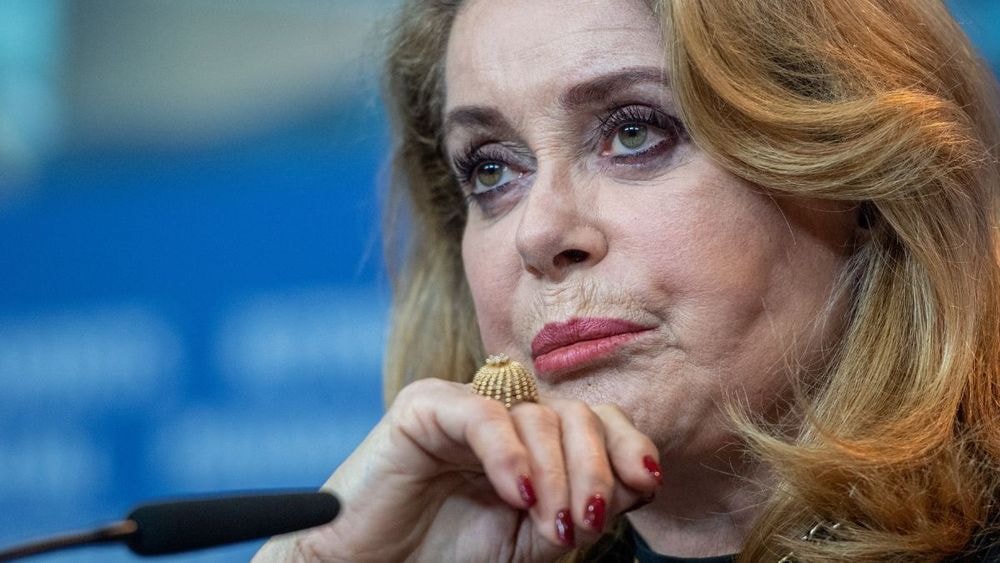 "Mes enfants se moquent toujours de moi" : Catherine Deneuve (81 ans) fait une confidence intime