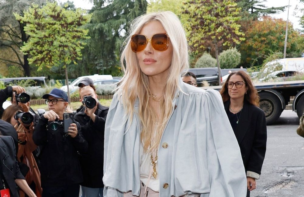 Sienna Miller, Dakota Johnson ... portent le pantalon en velours