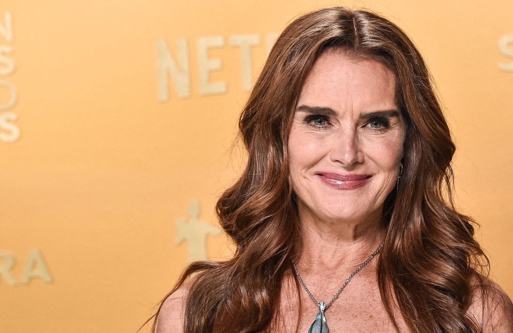 « Je ne pouvais plus me regarder » : l'actrice Brooke Shields se confie sur les cheveux qui vieillissent
