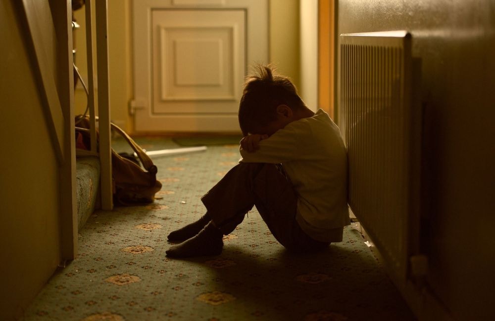 L'édito de ELLE : Enfants maltraités, la culture du silence