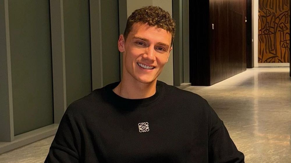 Benjamin Pavard (28 ans) se déshabille en pleine rue à Paris : "Il a envie de…