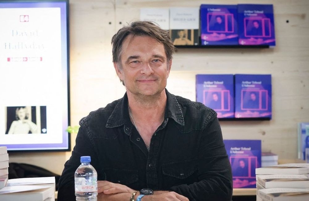 David Hallyday : à 21 ans, son fils Cameron fait ses débuts en tant que mannequin