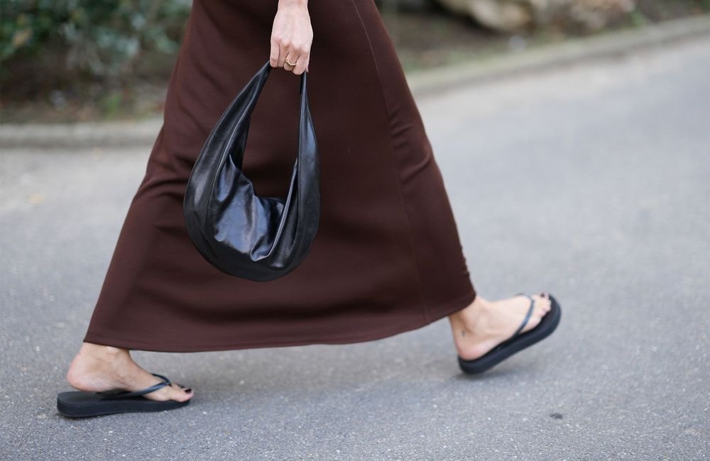 Cette astuce infaillible pour porter les tongs en ville comme au bord de l’eau