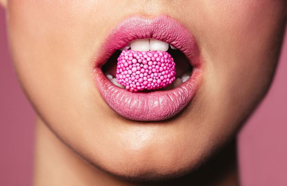 Oui, se maquiller avec des bonbons est la nouvelle tendance des réseaux sociaux