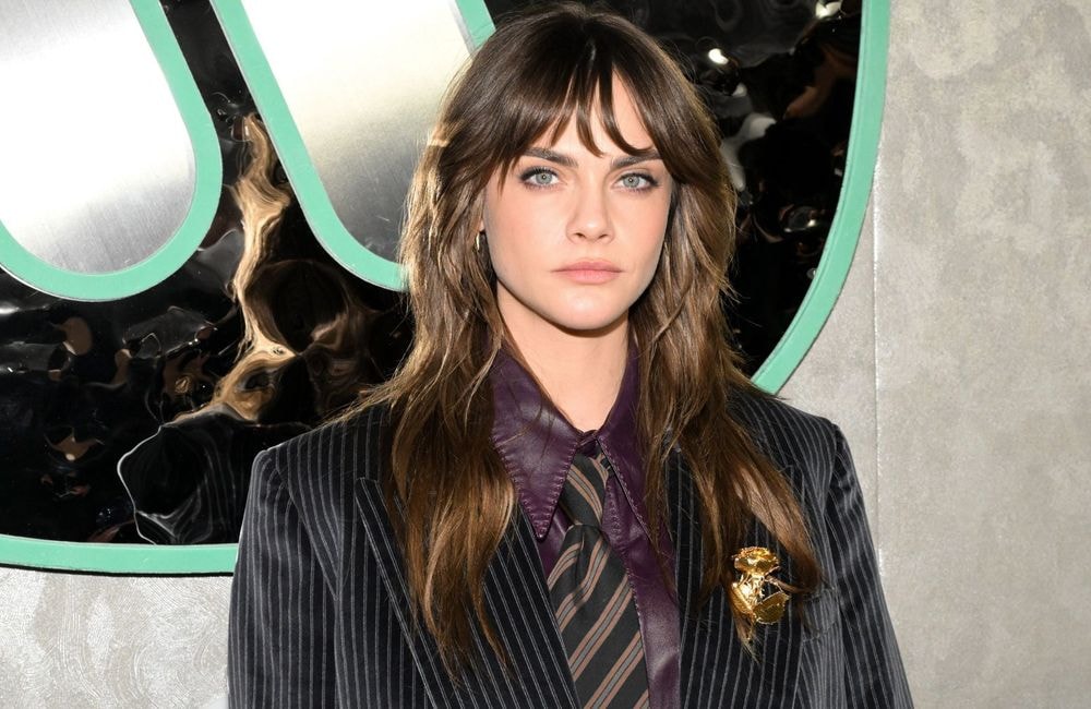 Méconnaissable, Cara Delevingne change complètement de style avec sa nouvelle coiffure