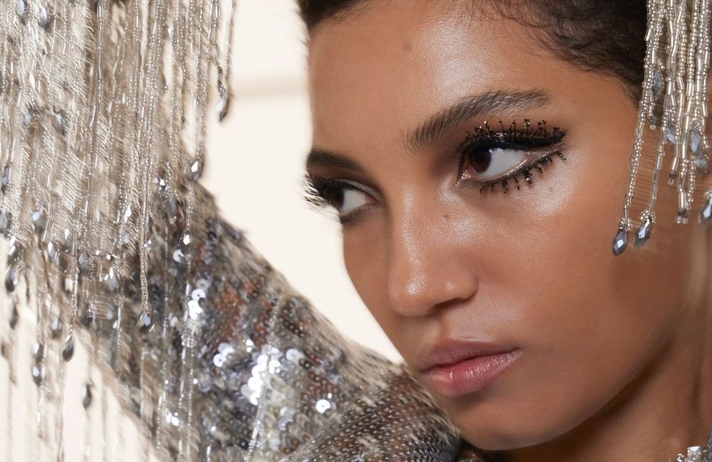 Les cils givrés, le maquillage des yeux le plus prisé en ce début de saison hivernale