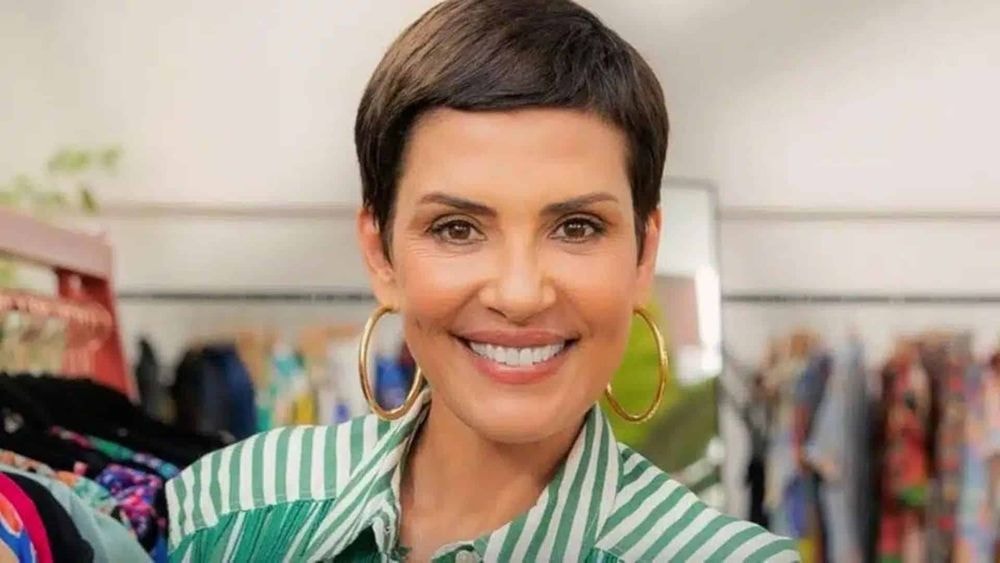 Cristina Cordula : une ancienne photo d'elle avec les cheveux longs refait surface, et elle est méconnaissable !