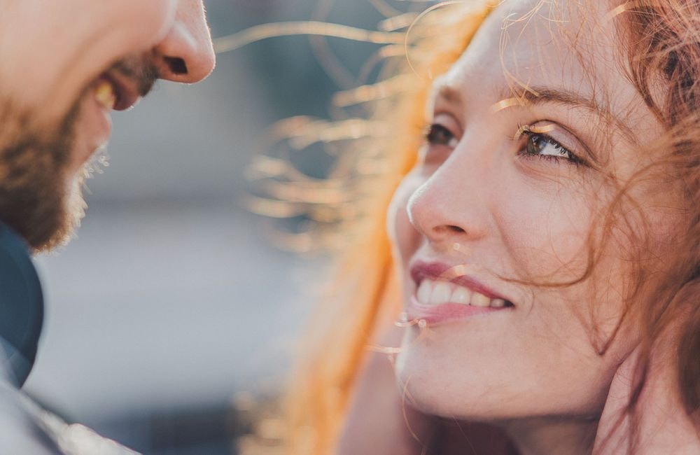 Quitter son job, s'endetter, déménager trop vite... Pourquoi l'amour nous fait parfois faire n’importe quoi
