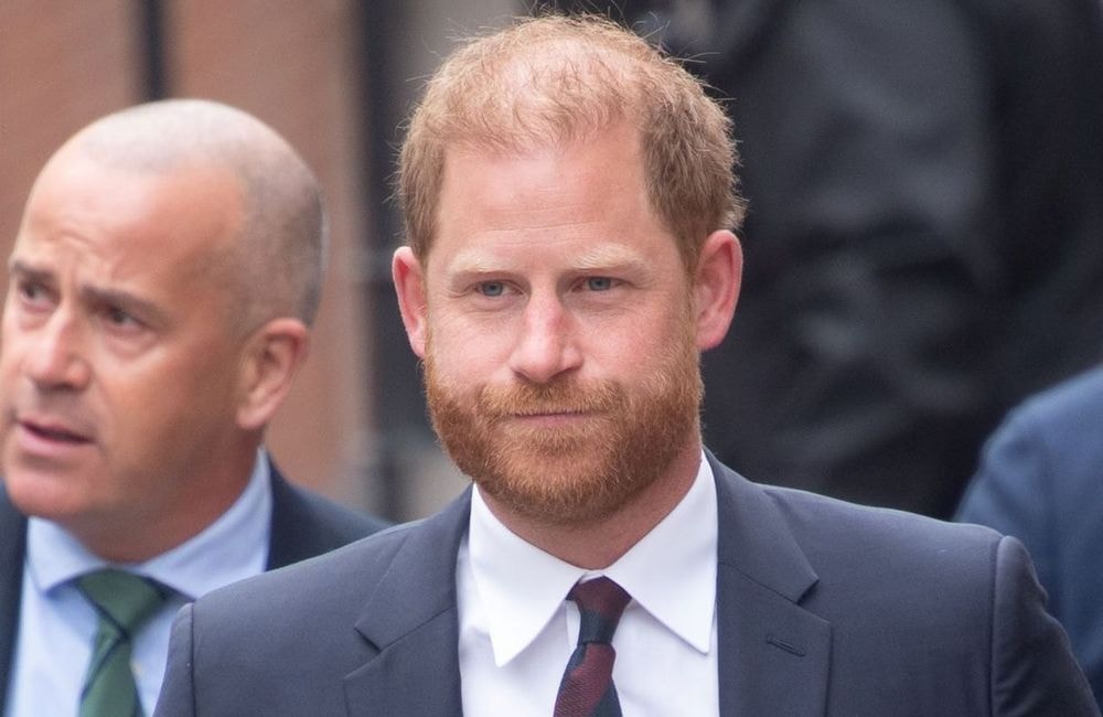 Le prince Harry souhaite une « réconciliation » avec la famille royale même si son père ne lui « parle plus »