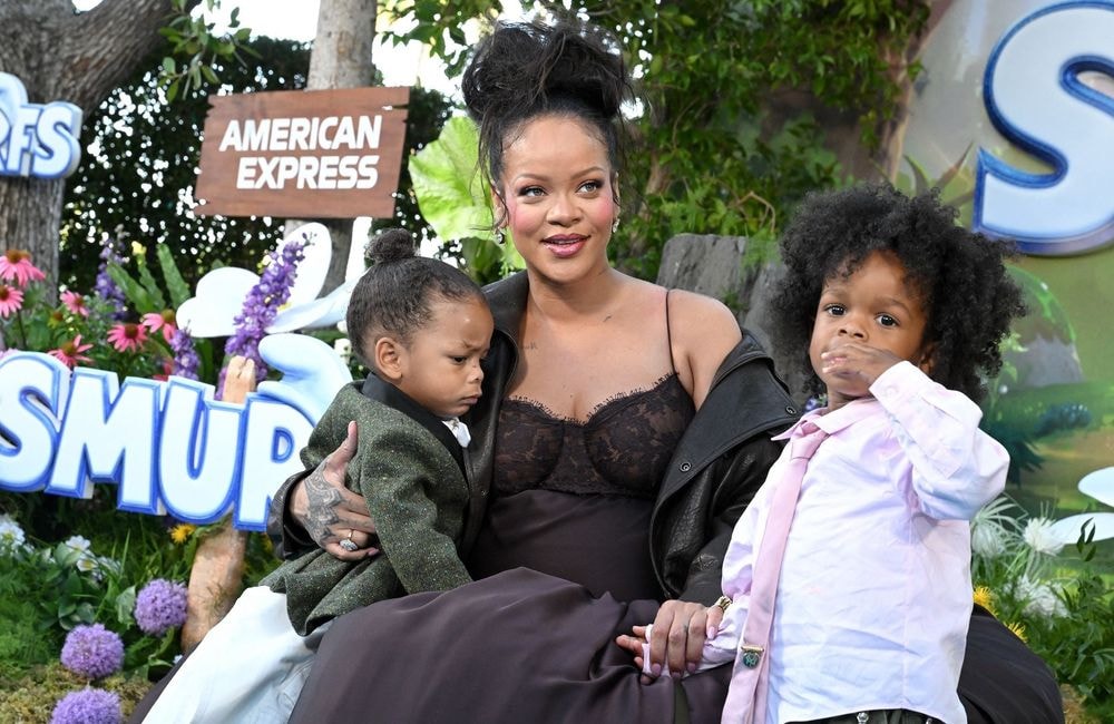 Rihanna de nouveau mère : elle a accouché d’une petite fille qu’elle dévoile en photo