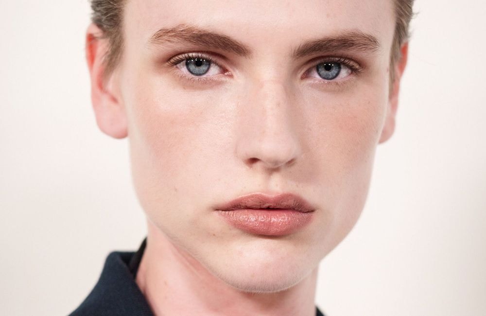 4 gestes à adopter pour des sourcils naturellement plus fournis