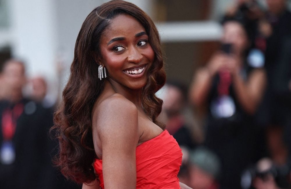 Qui est Ayo Edebiri, la jeune actrice américaine que Matthieu Blazy a choisie comme première ambassadrice Chanel ?