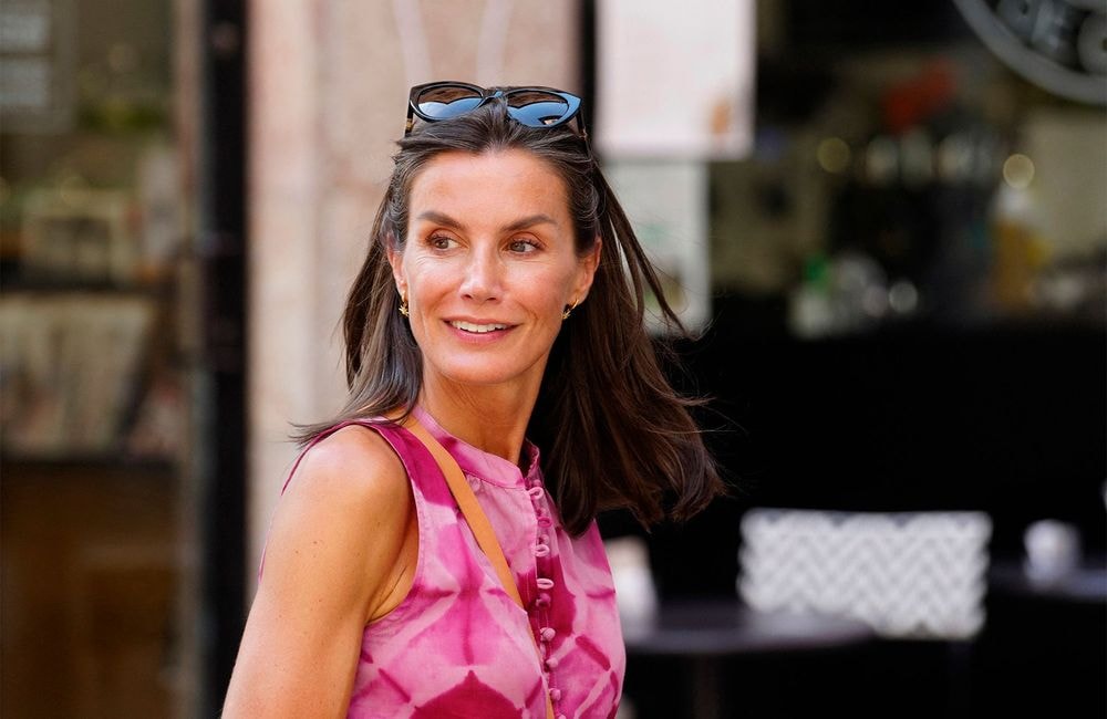 Letizia d’Espagne joue la carte du total look blanc, on s’en inspire pour la rentrée