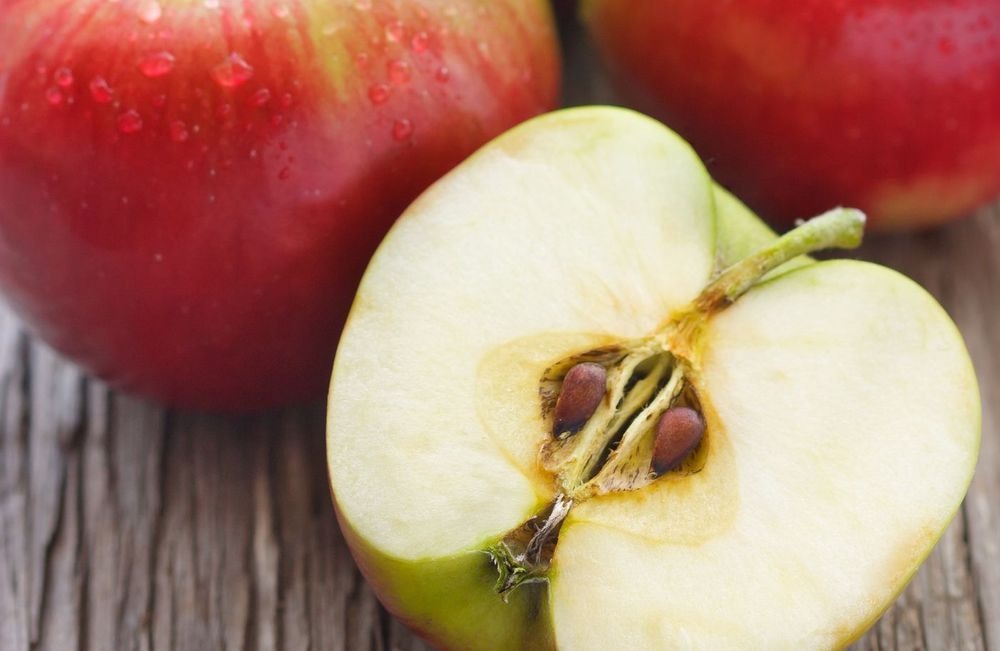 Est-il vraiment déconseillé de manger les pépins de pommes ?