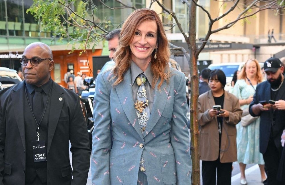 Julia Roberts prouve que le costume-cravate est son terrain de jeu favori