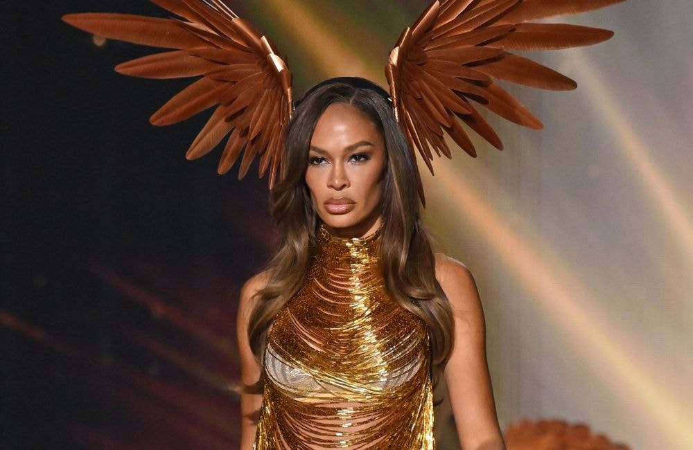 Joan Smalls, Lily Aldridge... elles revisitent cette tendance cheveux des années 2010 aux goûts d’aujourd’hui lors du défilé Victoria’s Secret