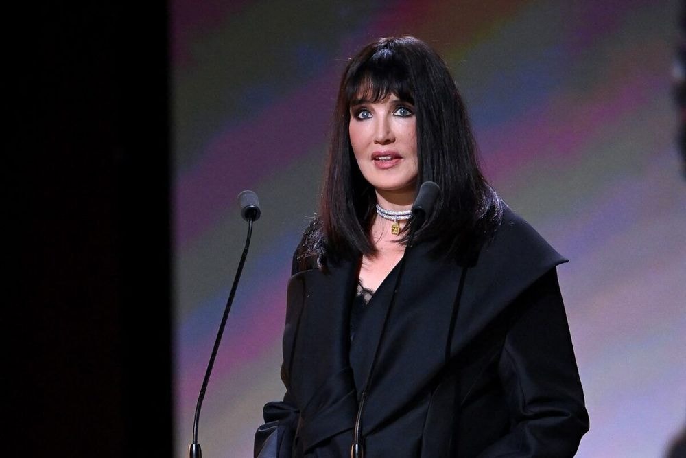 Isabelle Adjani (71 ans) provocante en bikini : l'apparition envoûtante qui attire tous les regards