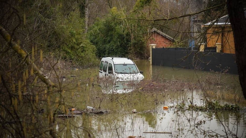 Assurance auto : que faire et quelle prise en charge si ma voiture est touchée par la tempête ?