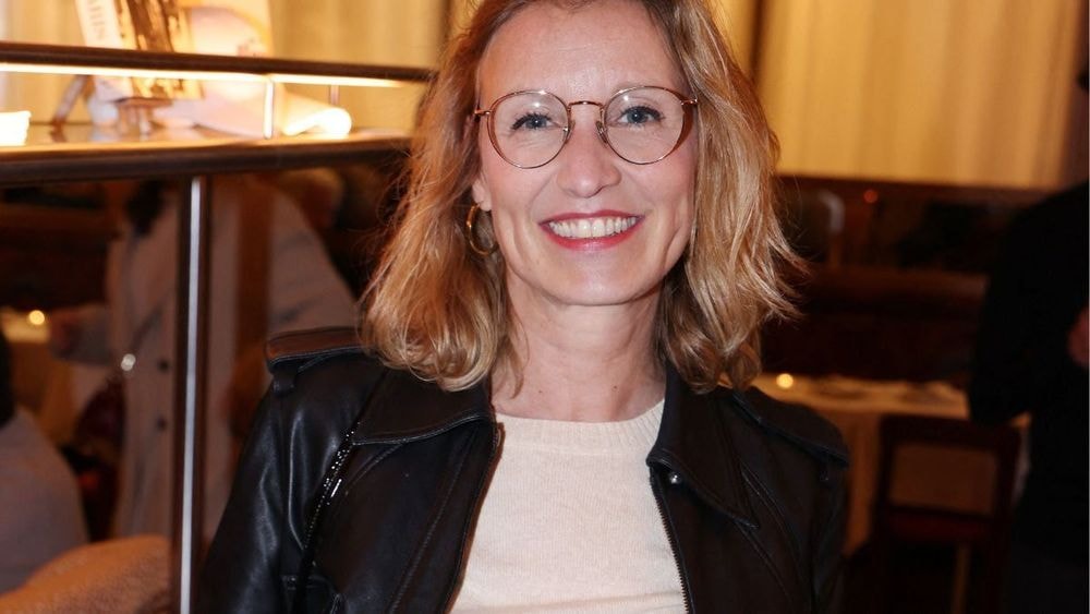 Alexandra Lamy avoue la réaction de son père quand elle lui a raconté sa première fois : “Ça aurait pu être gênant mais…”