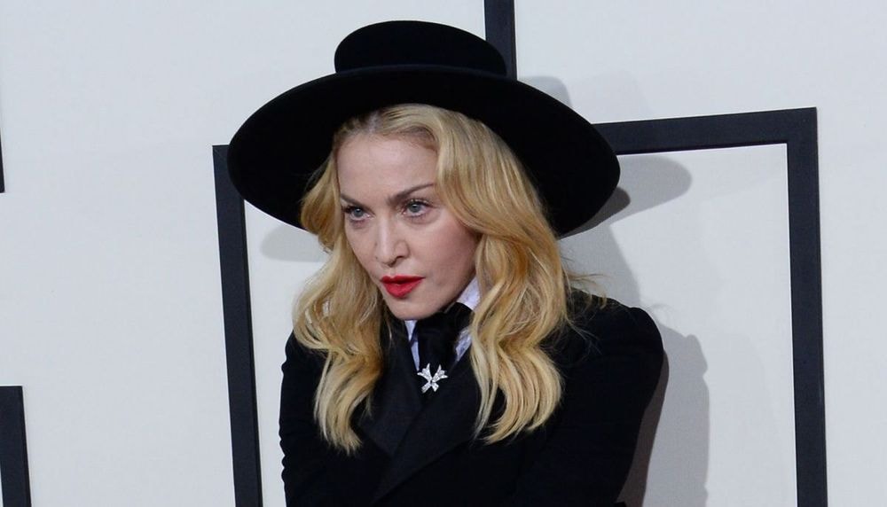 À 66 ans, Madonna révèle un échange troublant avec Alain Delon : "Il m'a...