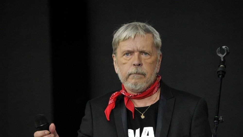 Renaud en pleine tourmente : sa fille Lolita Séchan accusée de racisme, elle explose et contre-attaque, "C'est absurde"