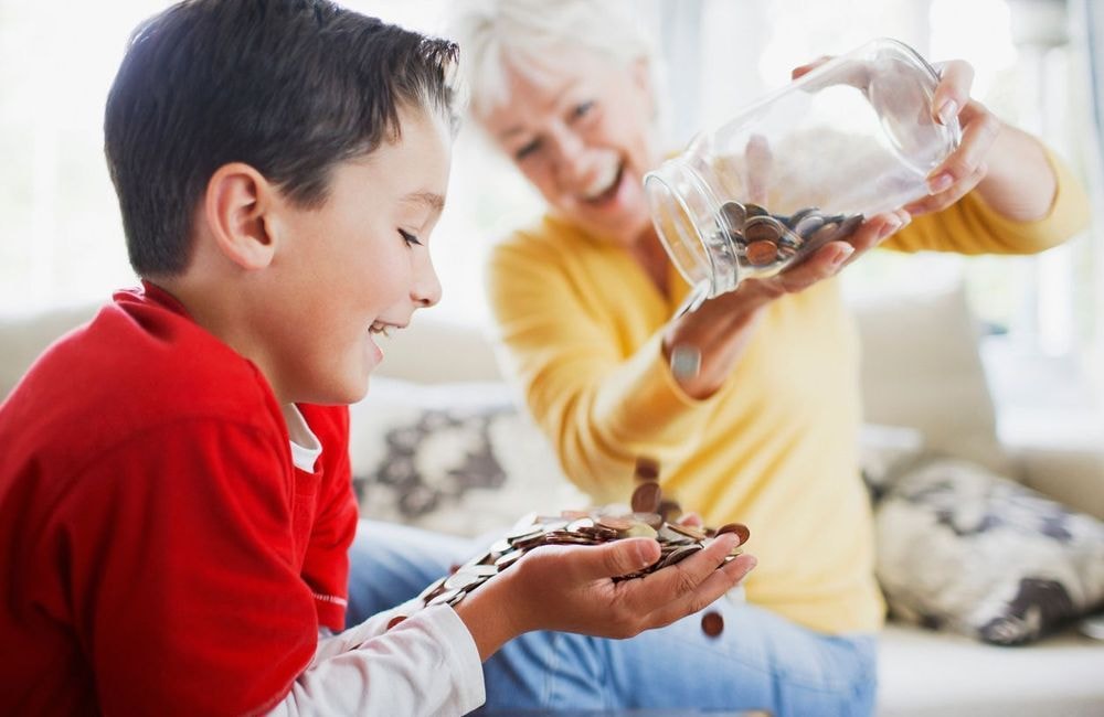 Combien les retraités donnent-ils à leurs enfants et petits-enfants chaque année ?