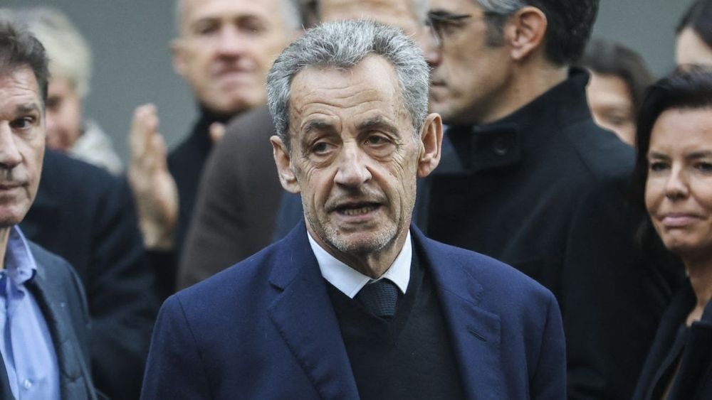 "J'ai fait 1000km pour voir Sarkozy", un Toulonnais s'est déplacé jusqu'à son domicile pour suivre son incarcération