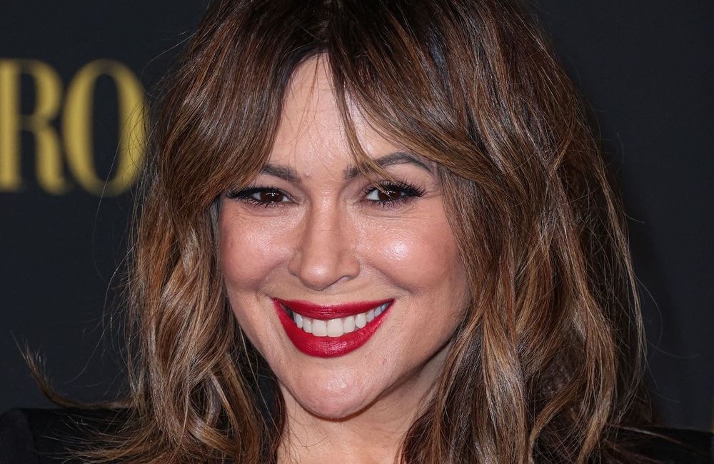 « Je laisse derrière moi ce corps qui a été sexualisé, abusé » : Alyssa Milano se confie sur le retrait de ses implants mammaires