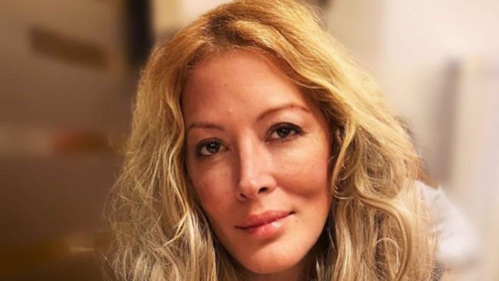 "Ma mère me portait pour aller aux toilettes" : Loana fait de terribles confidences sur ses gros soucis de santé