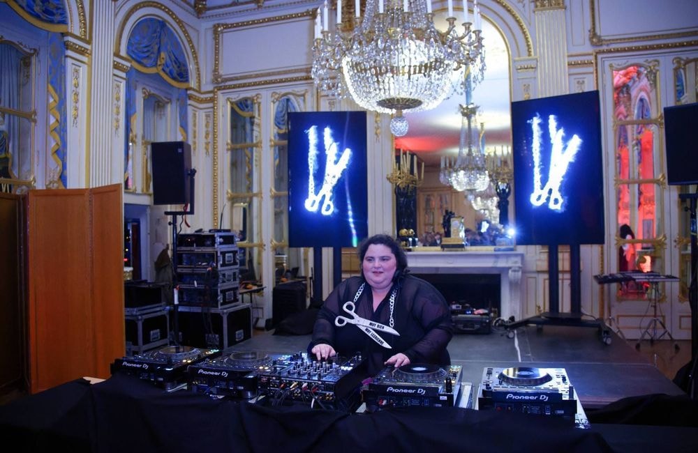 « J’avais juste envie de m’enterrer » : la souffrance de la DJ Barbara Butch au procès de ses cyberharceleurs