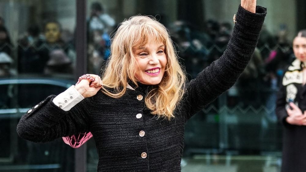Arielle Dombasle « déclarée morte » à 71 ans : « Une petite croix…