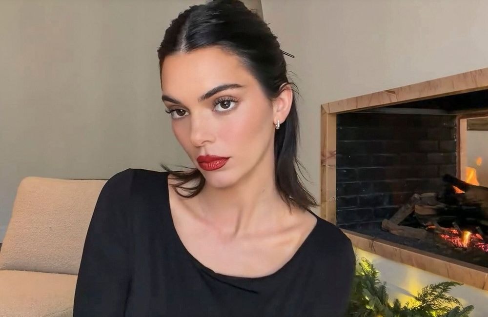 En manque d’inspiration ? Kendall Jenner signe la manucure minimaliste parfaite pour les fêtes