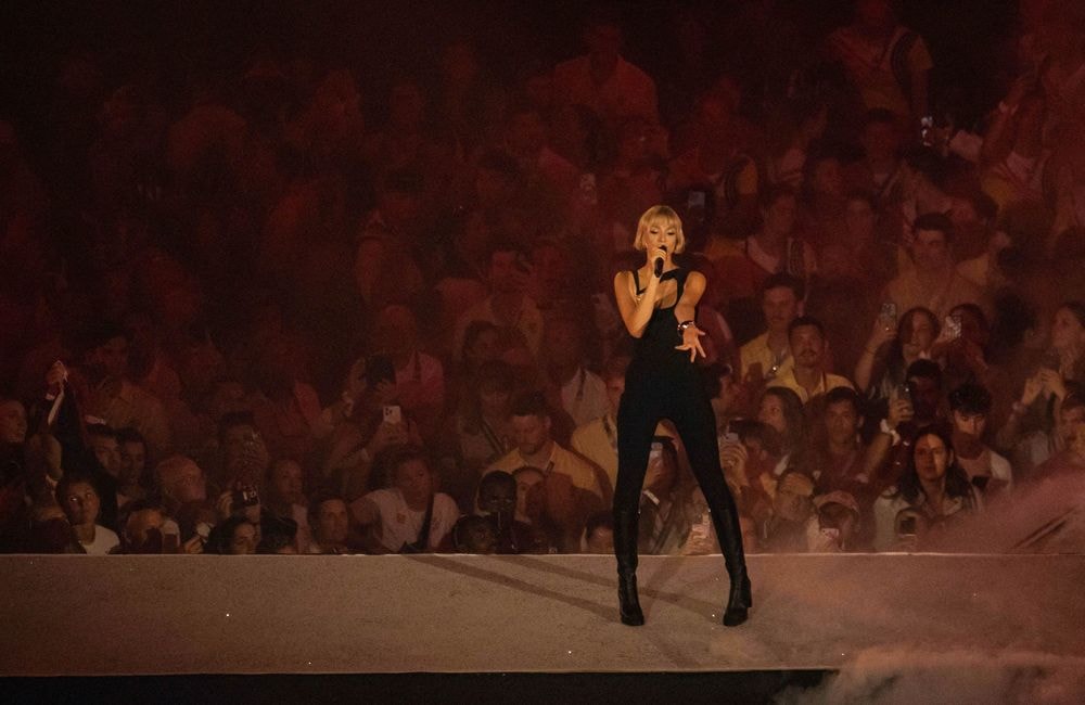 L’effet Angèle : la chanteuse Belge est à l’origine d’une tendance TikTok depuis sa performance aux JO 2024